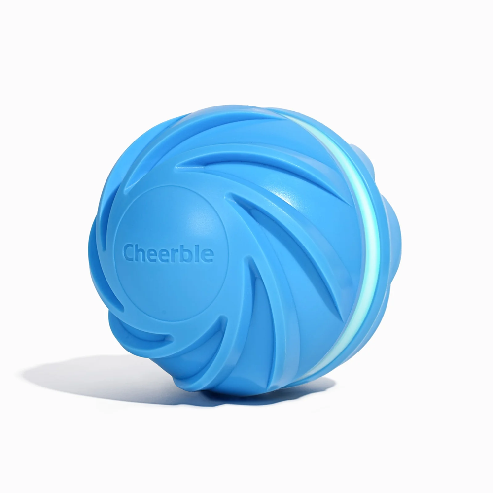 Cheerble’s latest Wicked Ball roams the floor in three motion modes. It lights up in fun colors. It pauses automatically after play bursts, so dogs can catch their breath.